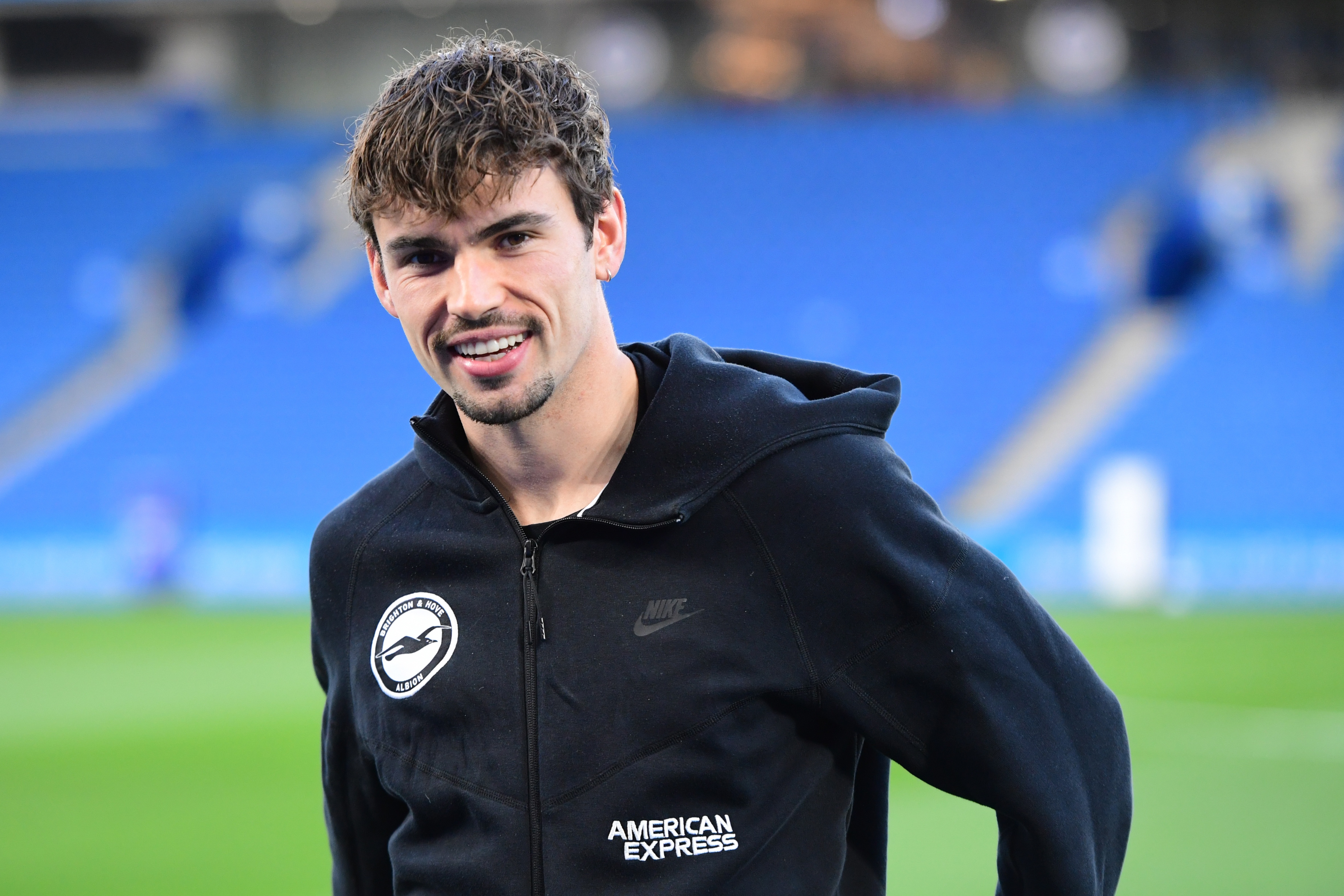 尤文图斯接近签下布莱顿中场奥莱利，拟采用租借加买断方案